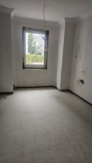 Casă cu 4 camere cu Teren 60 Mp în P-ța Dorobanți