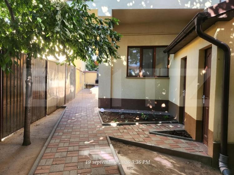 Casă individuală cu 7 camere cu Canalizare în Rovine