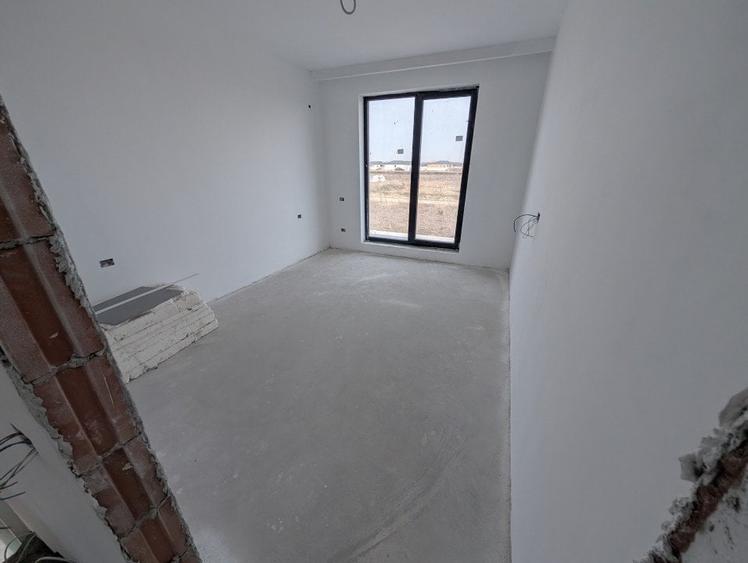 Casă individuală cu 4 camere cu Teren 350 Mp în Tunari