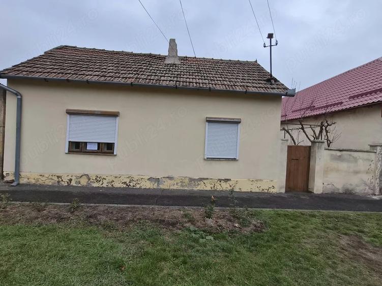 Casă cu 2 camere cu Teren 830 Mp în Central