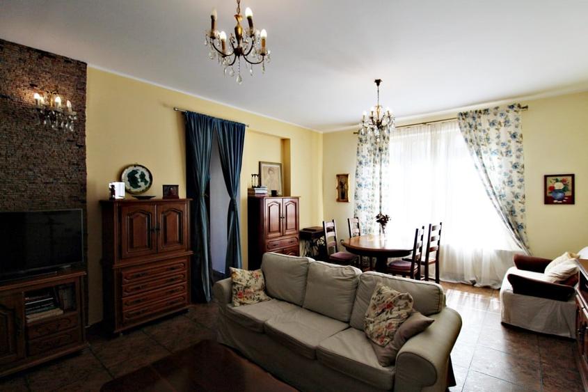 Casă individuală cu 7 camere cu Canalizare în Mamaia