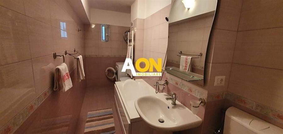 Apartament cu 4 camere decomandat, mobilat în Central