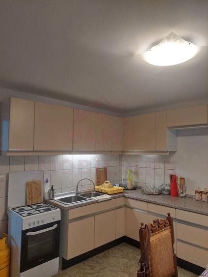 Casă individuală cu 5 camere cu Canalizare în Poiana Mărului