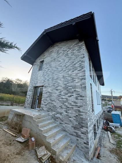 Casă individuală cu 6 camere cu Canalizare în Făget
