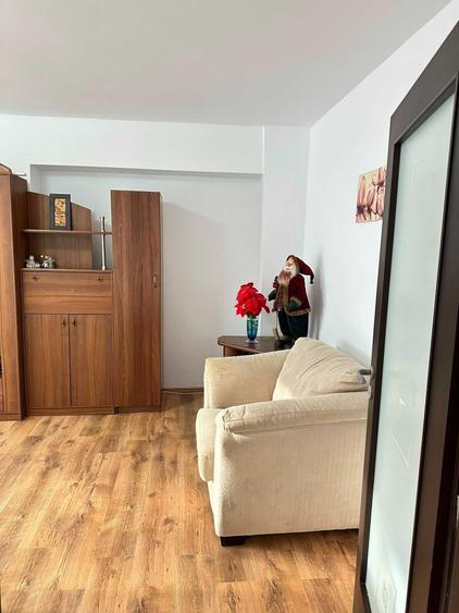 Apartament cu 3 camere decomandat în Păcurari