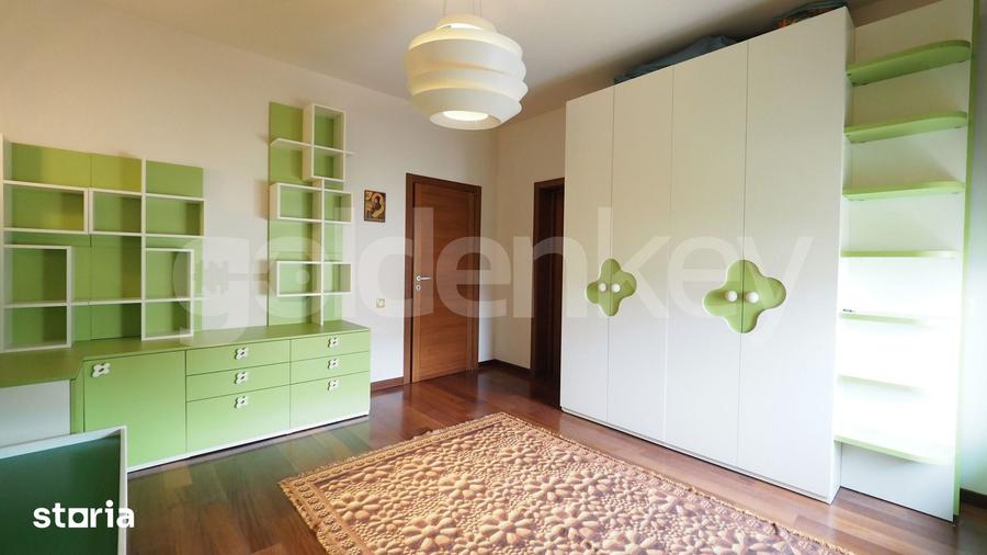 Casă cu 5 camere cu Teren 750 Mp în Central