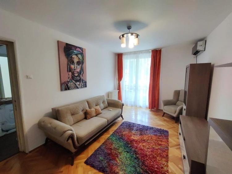Apartament cu 3 camere decomandat, mobilat în Dristor
