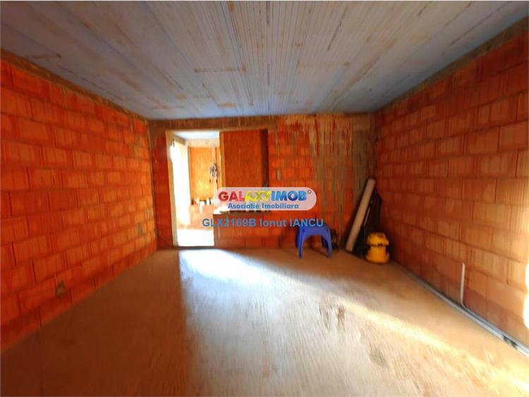 Casă cu 10 camere cu Teren 560 Mp în Clinceni