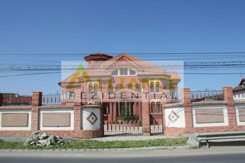 Casă individuală cu 22 camere cu Canalizare în Central