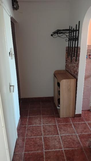 Apartament cu 2 camere semidecomandat, mobilat în Central