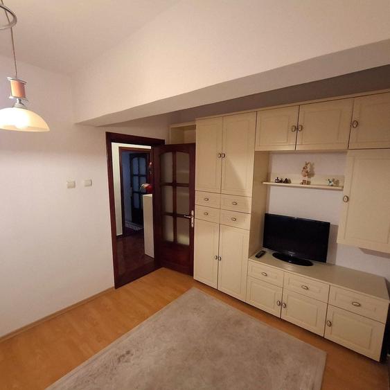 Apartament cu 4 camere decomandat în Central