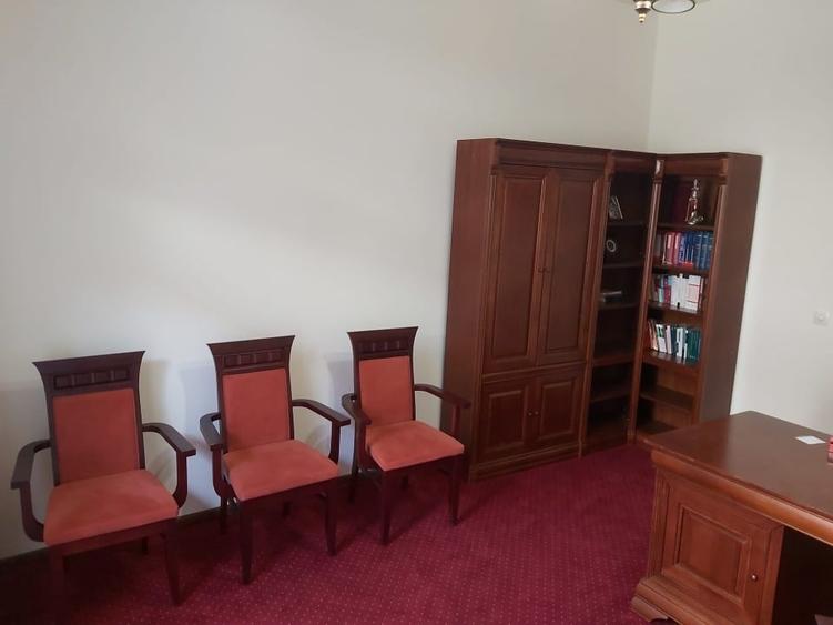 Apartament cu 3 camere decomandat, mobilat în Central