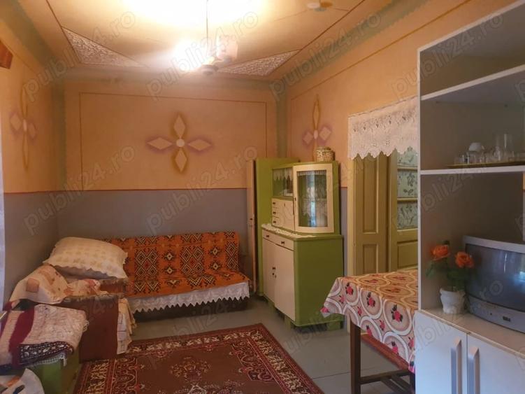 Casă cu 3 camere în Dezești