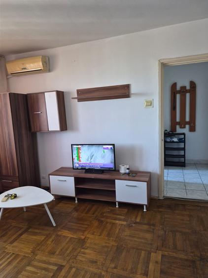 Apartament cu 2 camere semidecomandat în Berceni