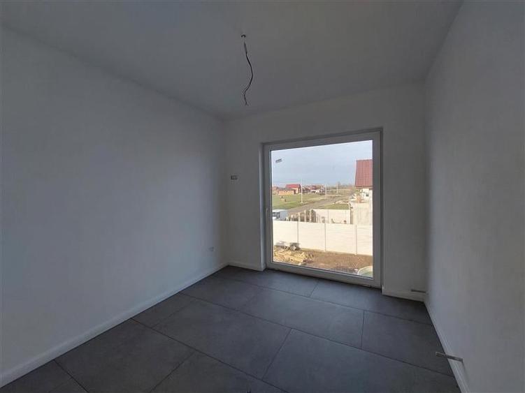 Casă individuală cu 4 camere cu Piscina în Fântânele