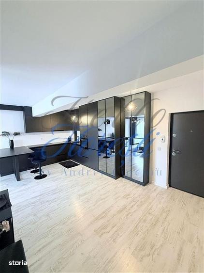 Apartament cu 3 camere semidecomandat, mobilat în Central