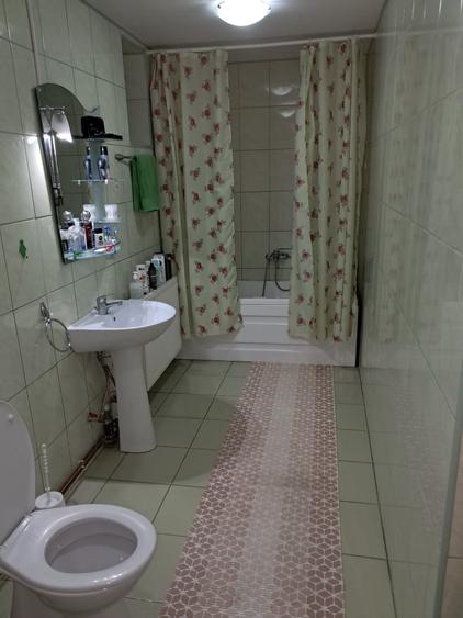 Casă individuală cu 7 camere cu Canalizare în Variaș