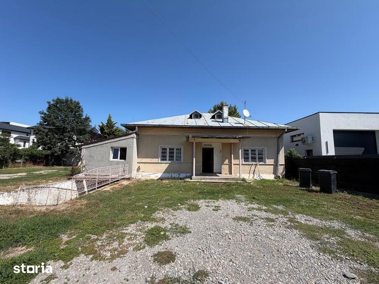 Casă cu 9 camere cu Teren 1500 Mp în Odăi