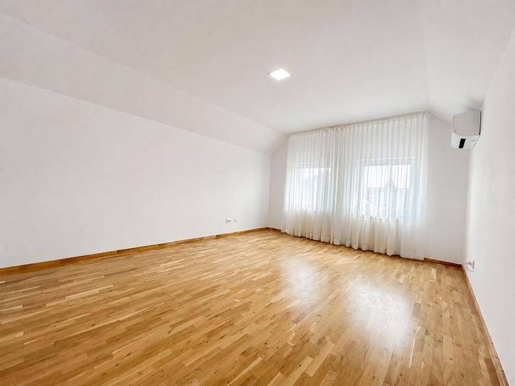 Casă individuală cu 8 camere cu Piscina în Iancu Nicolae