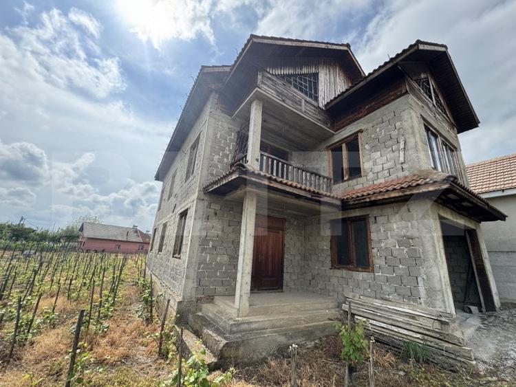 Casă individuală cu 4 camere cu Garaj în Filiași