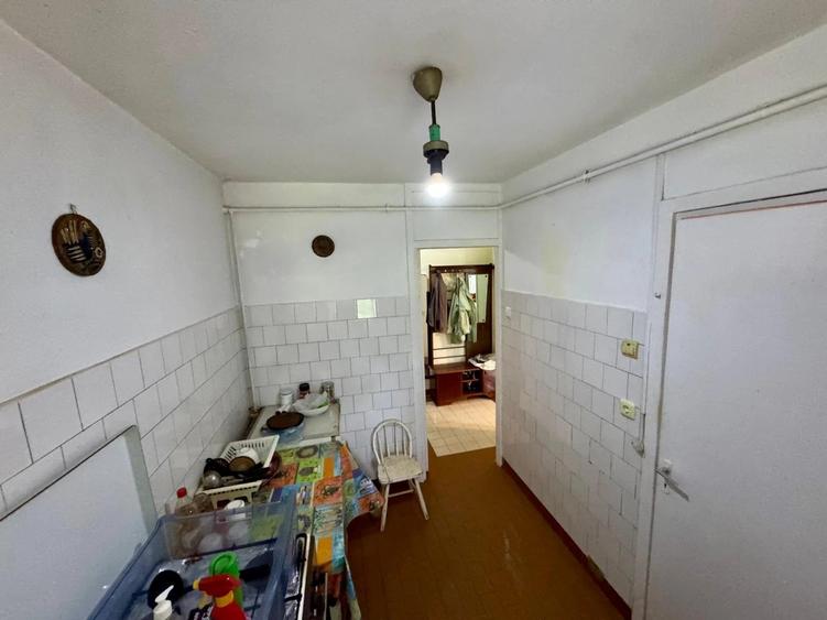 Apartament cu 2 camere semidecomandat în Podu Roș