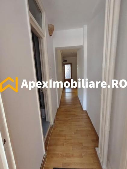 Apartament cu 3 camere semidecomandat în Universitate