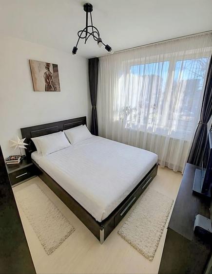 Apartament cu 3 camere semidecomandat, mobilat în Gara