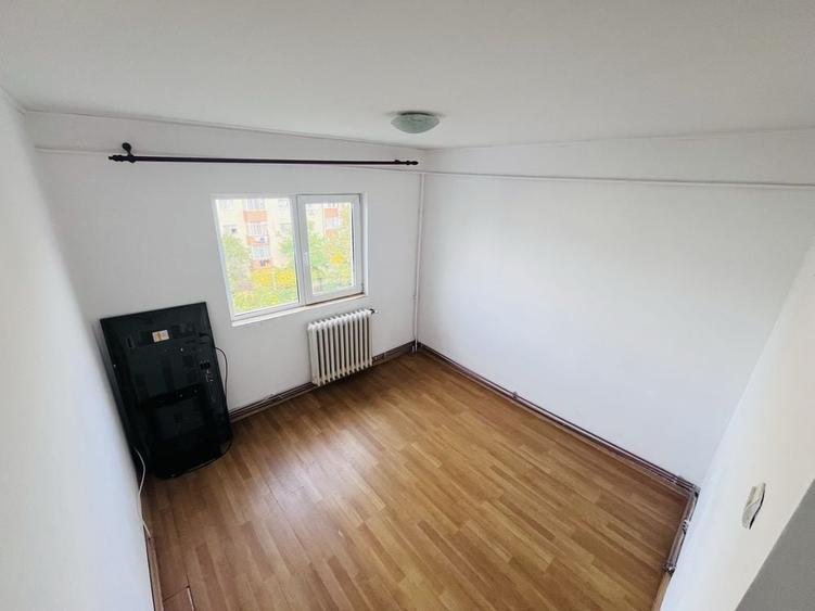 Apartament cu 3 camere decomandat în Alexandru cel Bun
