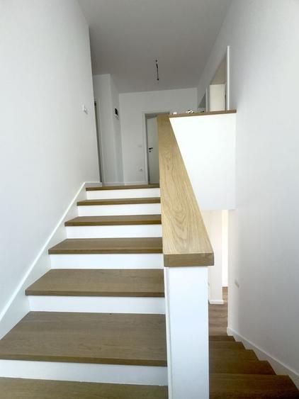 Duplex cu 5 camere cu Canalizare în Dumbrăvița