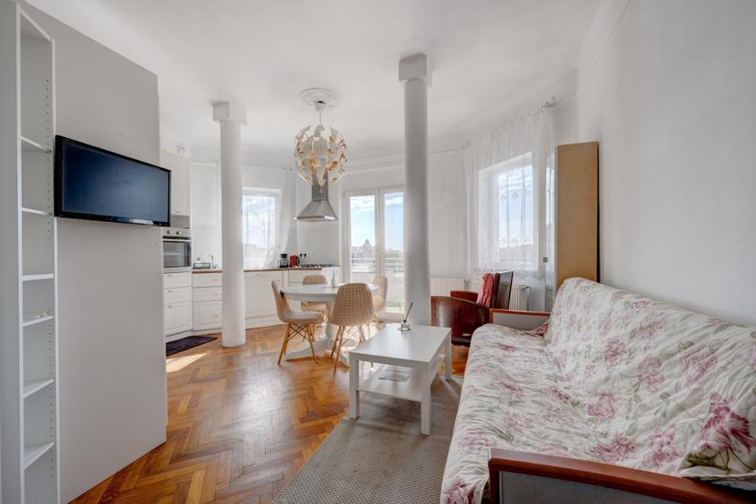 Apartament cu 2 camere semidecomandat, mobilat în P-ța Romană