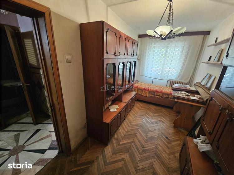 Apartament cu 3 camere semidecomandat, mobilat în Central