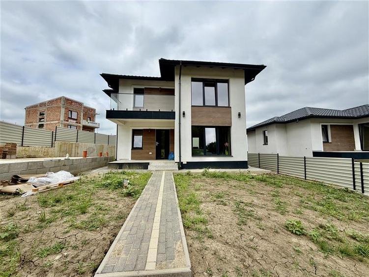 Casă individuală cu 4 camere cu Teren 400 Mp în Bârnova
