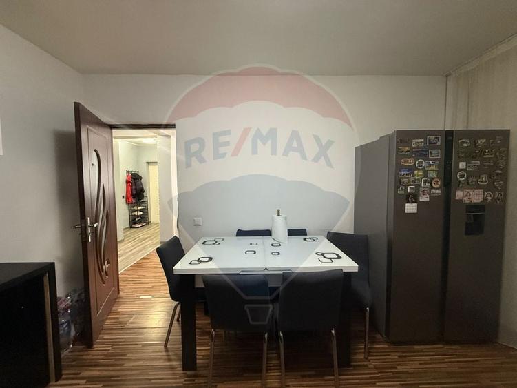 Casă individuală cu 5 camere cu Teren 336 Mp în Șimnicu de Sus