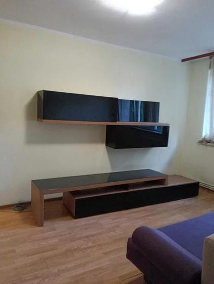 Apartament cu 2 camere semidecomandat, mobilat în Piața Unirii
