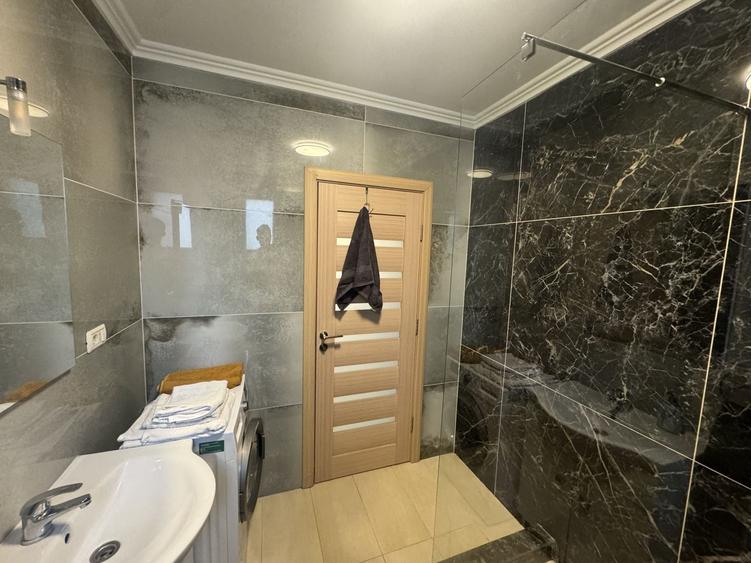 Apartament cu 3 camere semidecomandat, mobilat în UTA