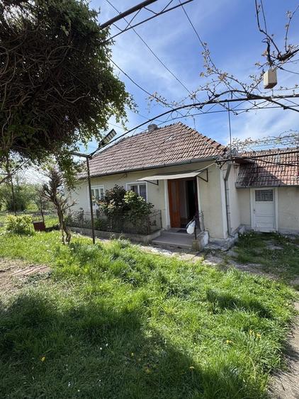 Casă cu 4 camere în Beznea