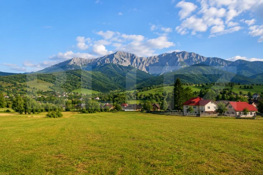 Casă individuală cu 2 camere cu Teren 4807 Mp în Peștera