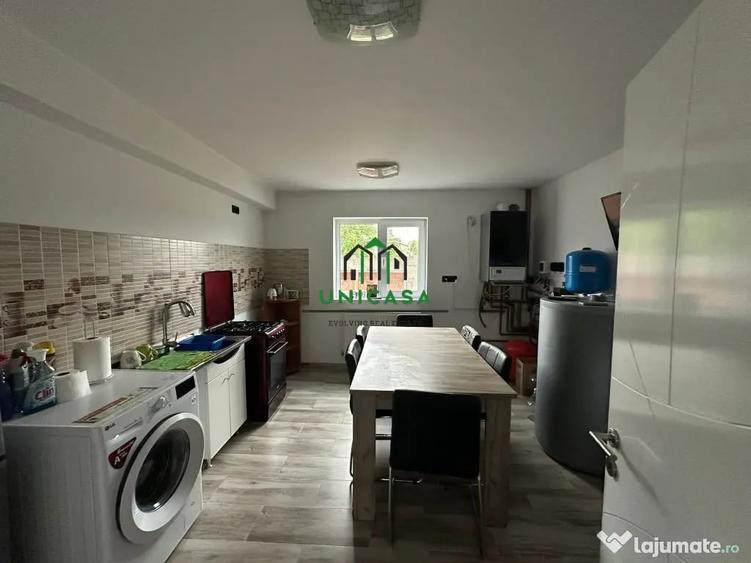 Casă cu 7 camere cu Teren 2000 Mp în Români