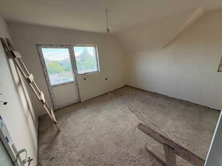 Casă cu 3 camere în Cerșani