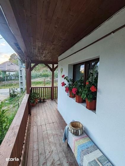 Casă cu 6 camere cu Teren 962 Mp în Groși