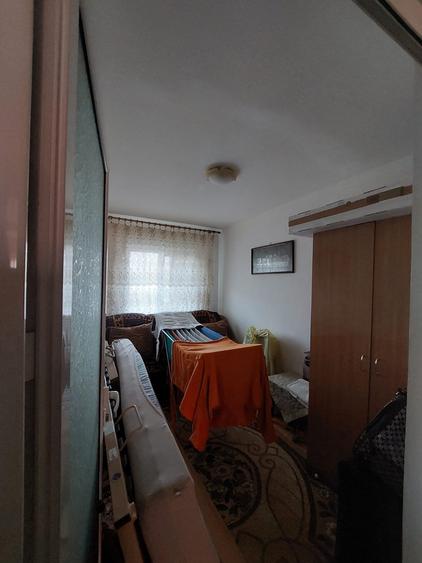 Apartament cu 4 camere decomandat, mobilat în Alexandru cel Bun