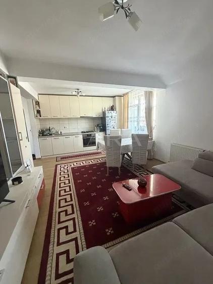 Apartament cu 3 camere decomandat, mobilat în Florești