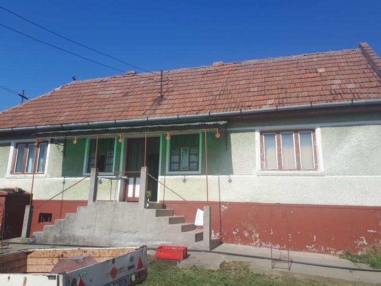 Casă individuală cu 4 camere cu Teren 1708 Mp în Ghirbom