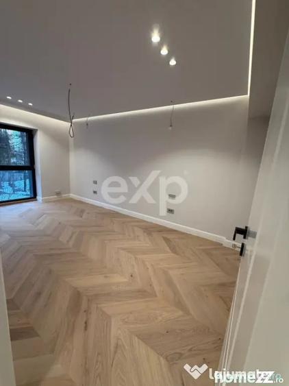 Apartament cu 4 camere în Sisești