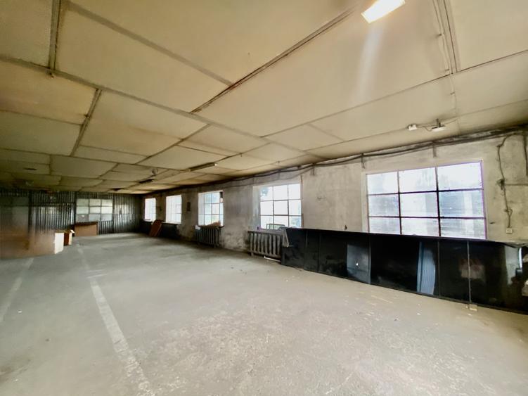 Spațiu industrial, de 2,500 mp, în Berca