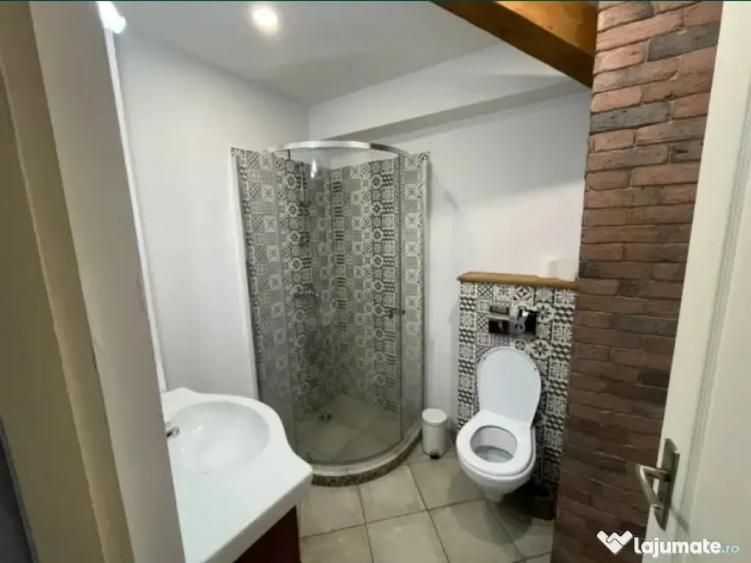 Apartament cu 2 camere semidecomandat în Centrul Istoric