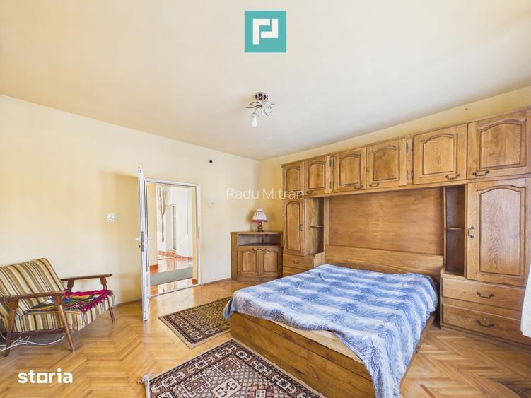 Casa cu multiple destinatii in Galsa
