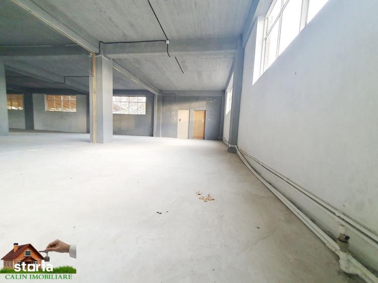 Spațiu comercial, de 350 mp, în Cug