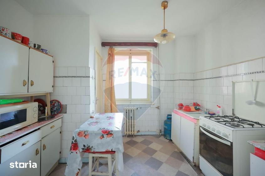 Apartament cu 4 camere decomandat în Decebal