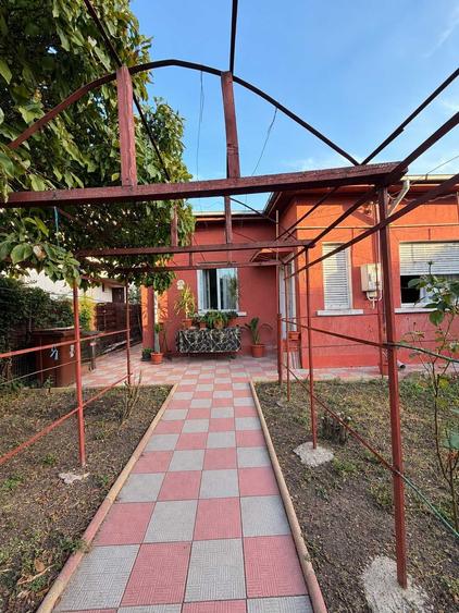 Casă cu 3 camere în 1 Mai